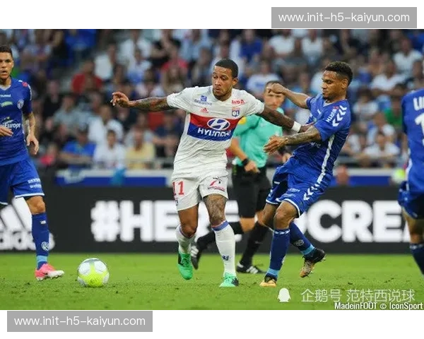 “斯特拉斯堡社区足球项目:年轻球员与当地学校互动纪实” “斯特拉斯堡社区足球项目:年轻球员与当地学校互动纪实”