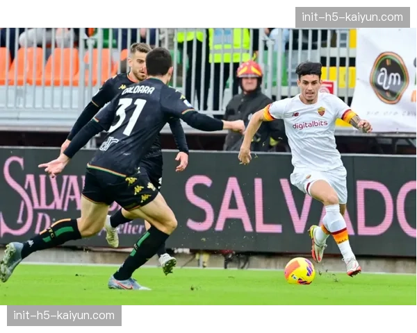 战术图解:马赛主帅的3-4-3阵型,如何通过边翼卫内收创造纵向反击空间